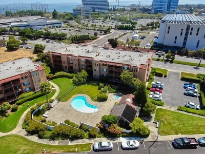 Mariners Green community pool